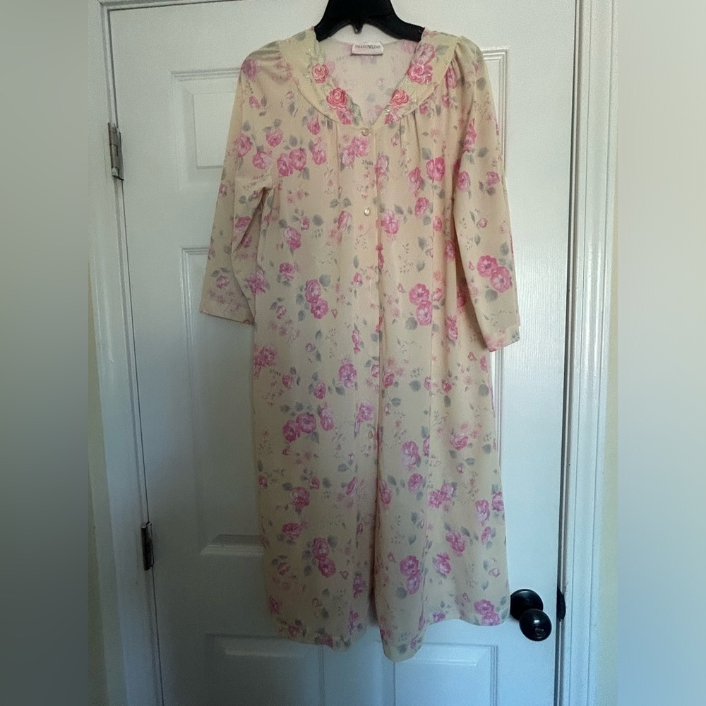 Shadowline Yellow Pink Floral Silky Robe Duster button up Small 3/4 Sleeves‎